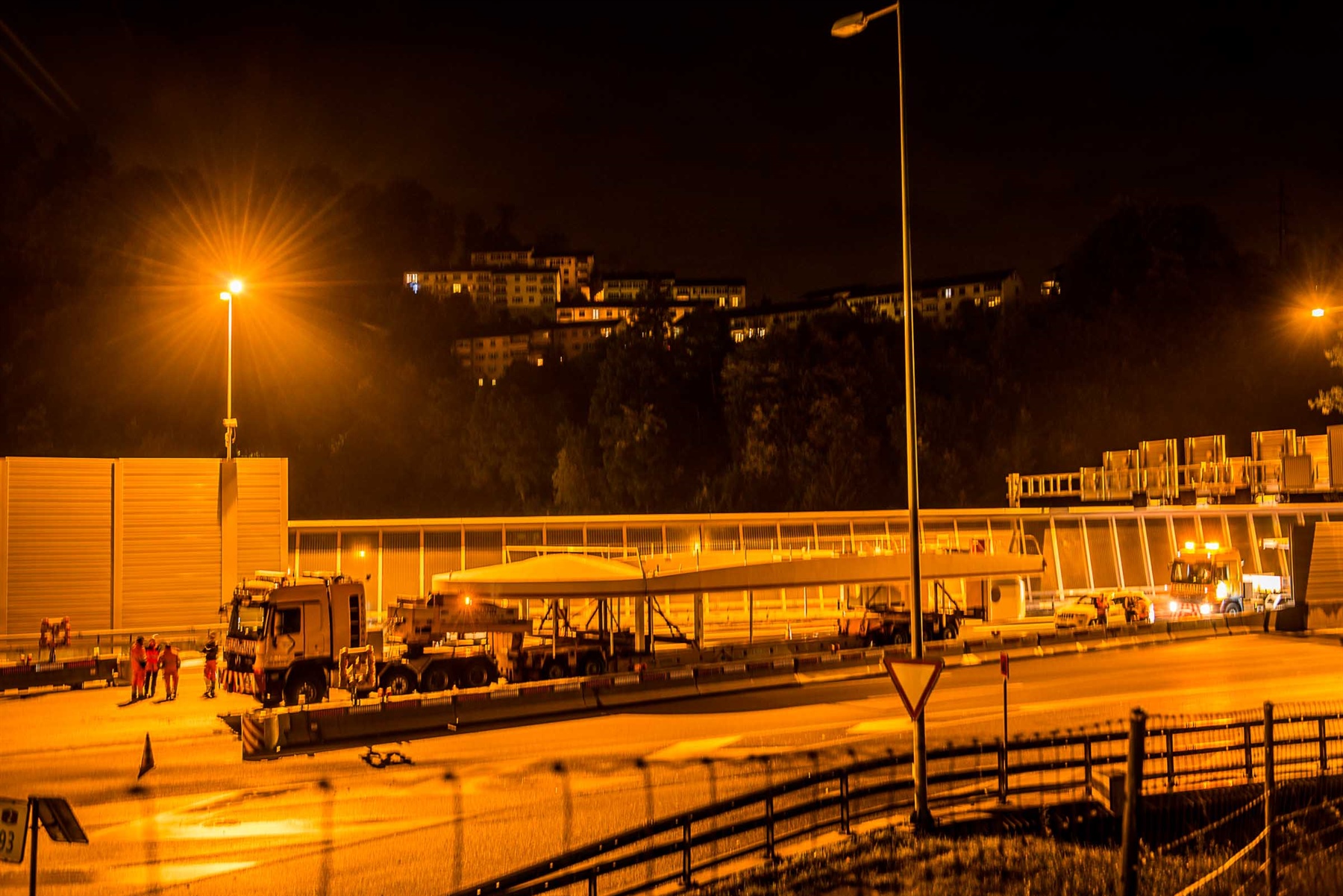 Ein Schiff fährt durch den Sonnenbergtunnel in Luzern