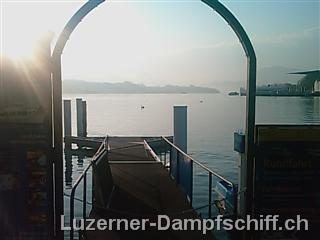 SNG neuer Bootssteg-Transport in der Stadt Luzern