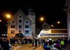Motorschiff Schwyz wird durch die Stadt Zug gezogen